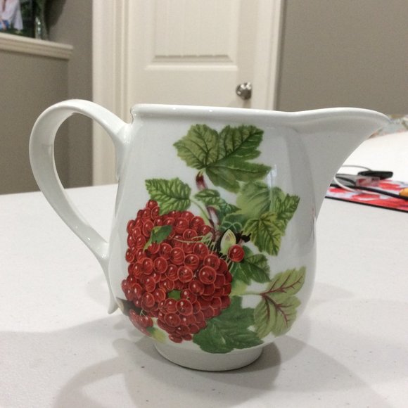 Portmeirion/Red Currant Small Creamer - Picture 2 of 4